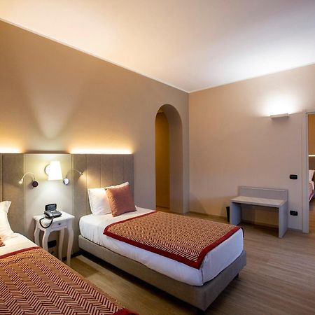 Hotel Villa Malpensa Vizzola Ticino Esterno foto
