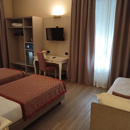 Hotel Villa Malpensa Vizzola Ticino Esterno foto