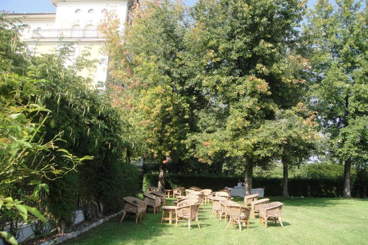 Hotel Villa Malpensa Vizzola Ticino Esterno foto