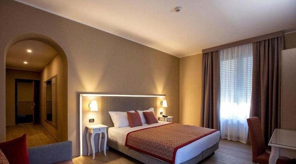 Hotel Villa Malpensa Vizzola Ticino Esterno foto