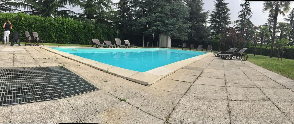 Hotel Villa Malpensa Vizzola Ticino Esterno foto