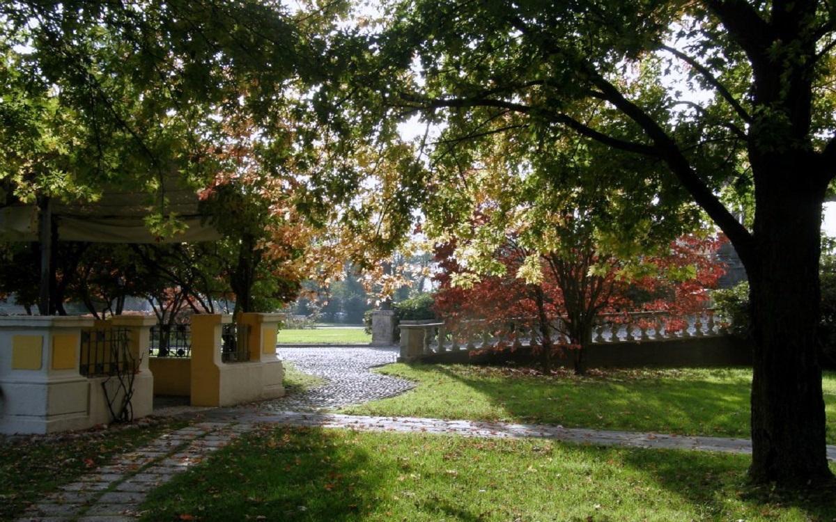 Hotel Villa Malpensa Vizzola Ticino Esterno foto