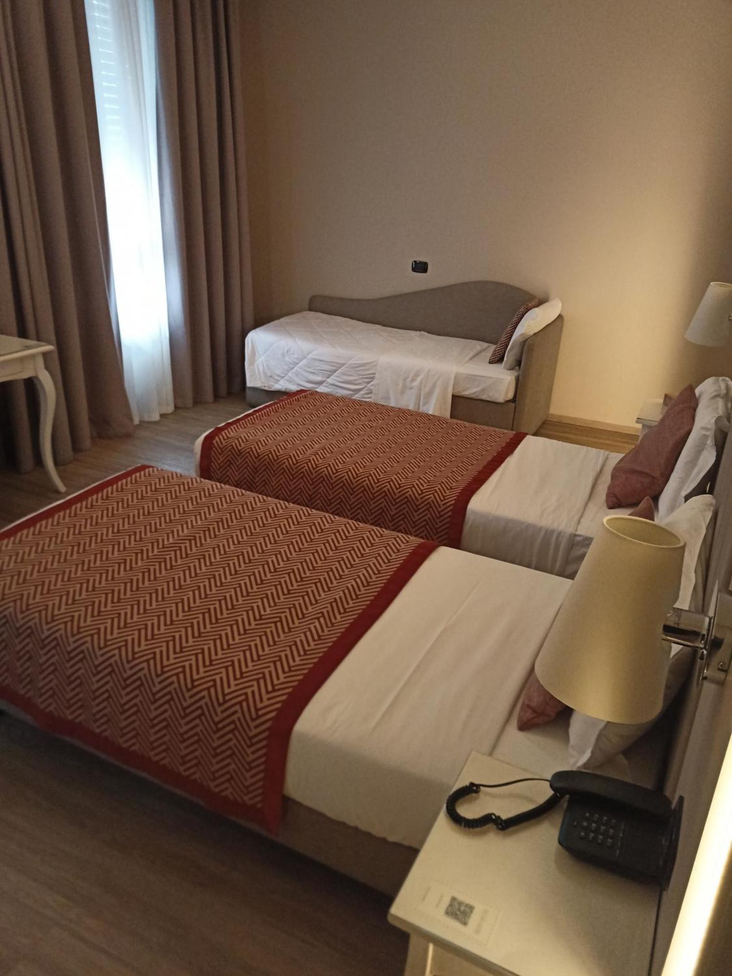 Hotel Villa Malpensa Vizzola Ticino Esterno foto