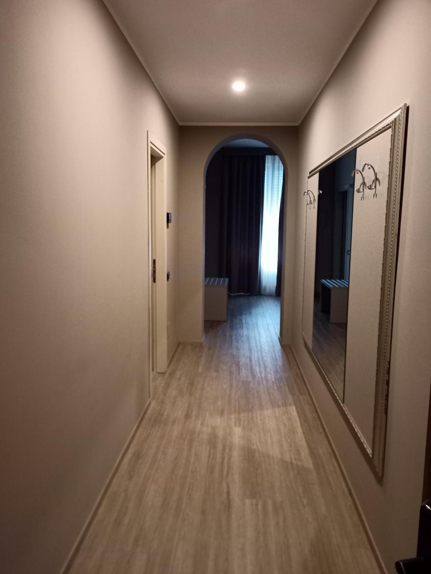 Hotel Villa Malpensa Vizzola Ticino Esterno foto