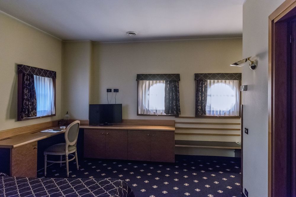 Hotel Villa Malpensa Vizzola Ticino Esterno foto