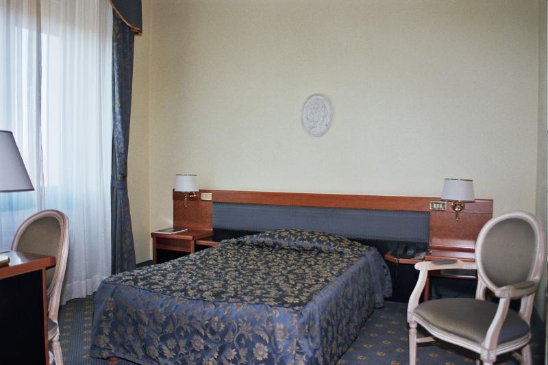 Hotel Villa Malpensa Vizzola Ticino Camera foto