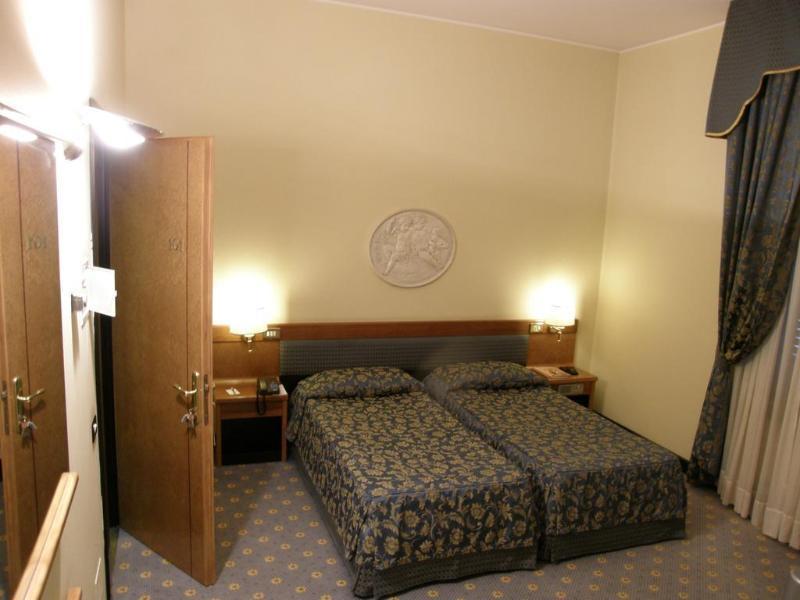 Hotel Villa Malpensa Vizzola Ticino Esterno foto