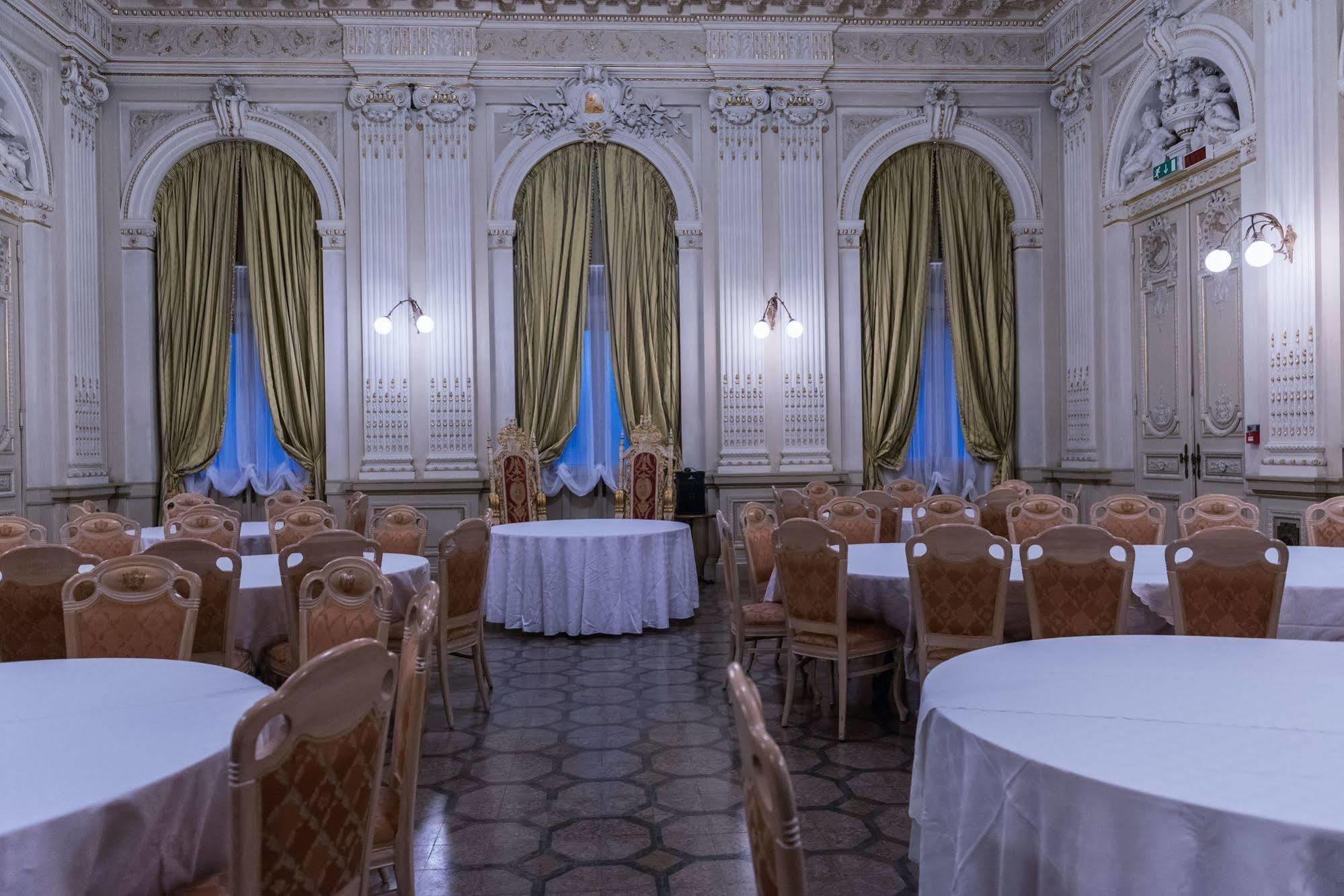 Hotel Villa Malpensa Vizzola Ticino Esterno foto
