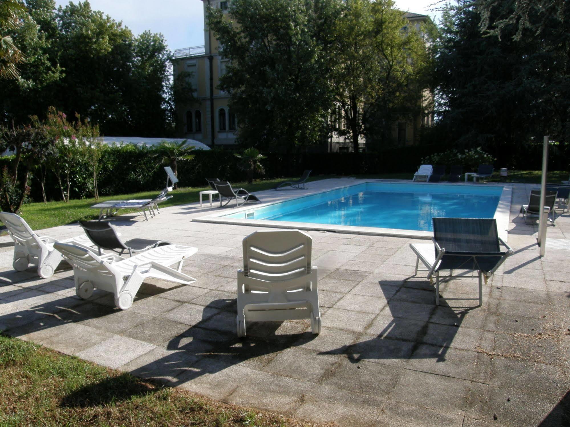 Hotel Villa Malpensa Vizzola Ticino Esterno foto